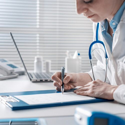 Insurance for healthcare workers – Top factors to consider