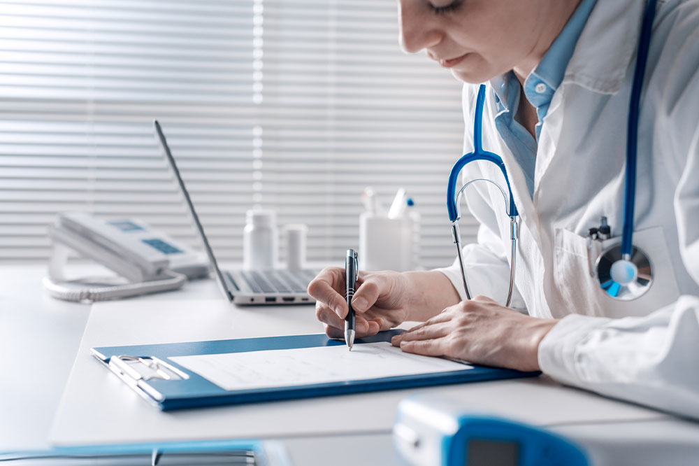 Insurance for healthcare workers – Top factors to consider